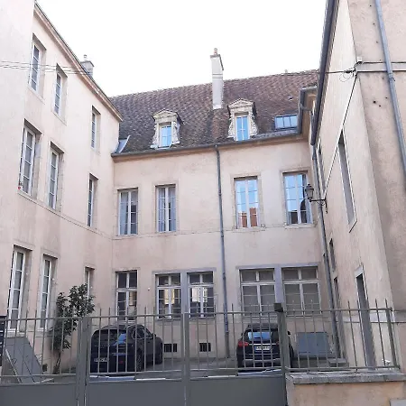 Apartment Jean Lebelin